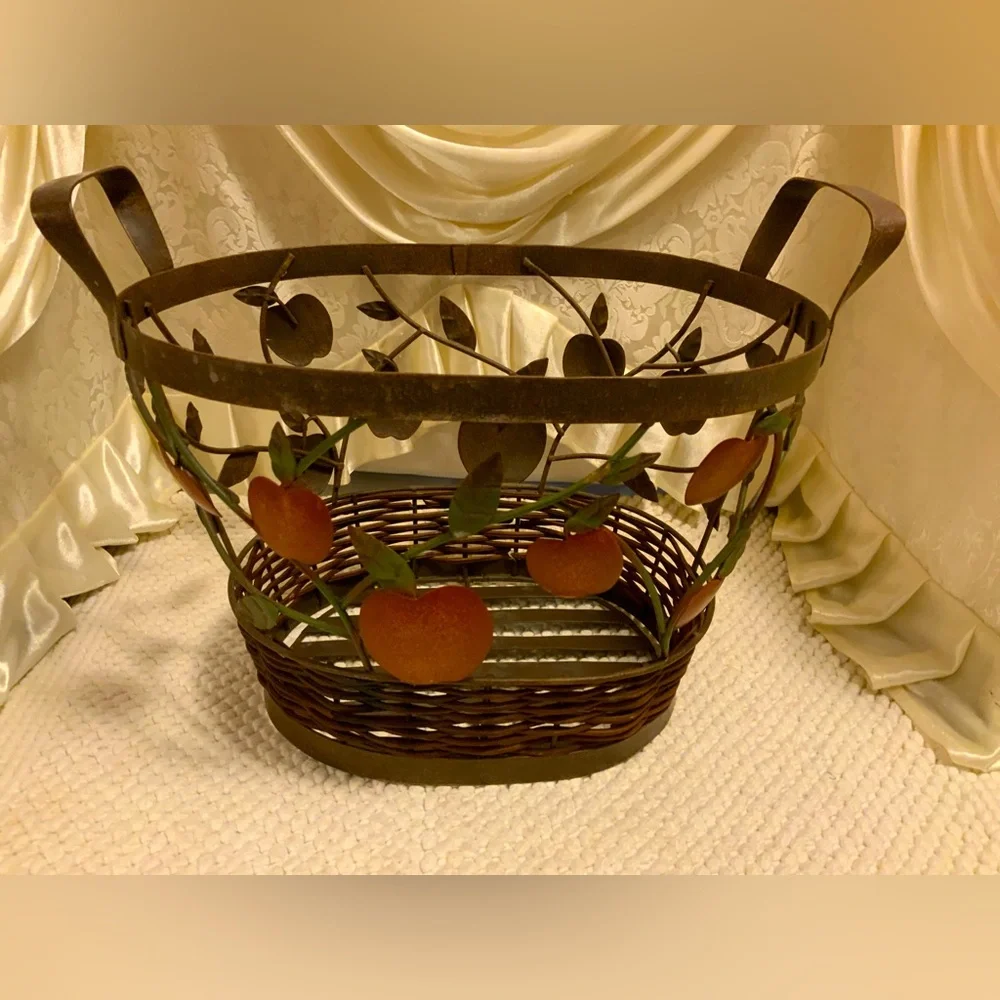METAL & WICKER APPLE BASKET